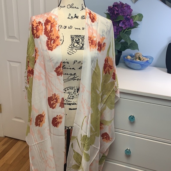 Sweet Nothin’s Watercolor Floral Garden Kimono - Picture 8 of 11